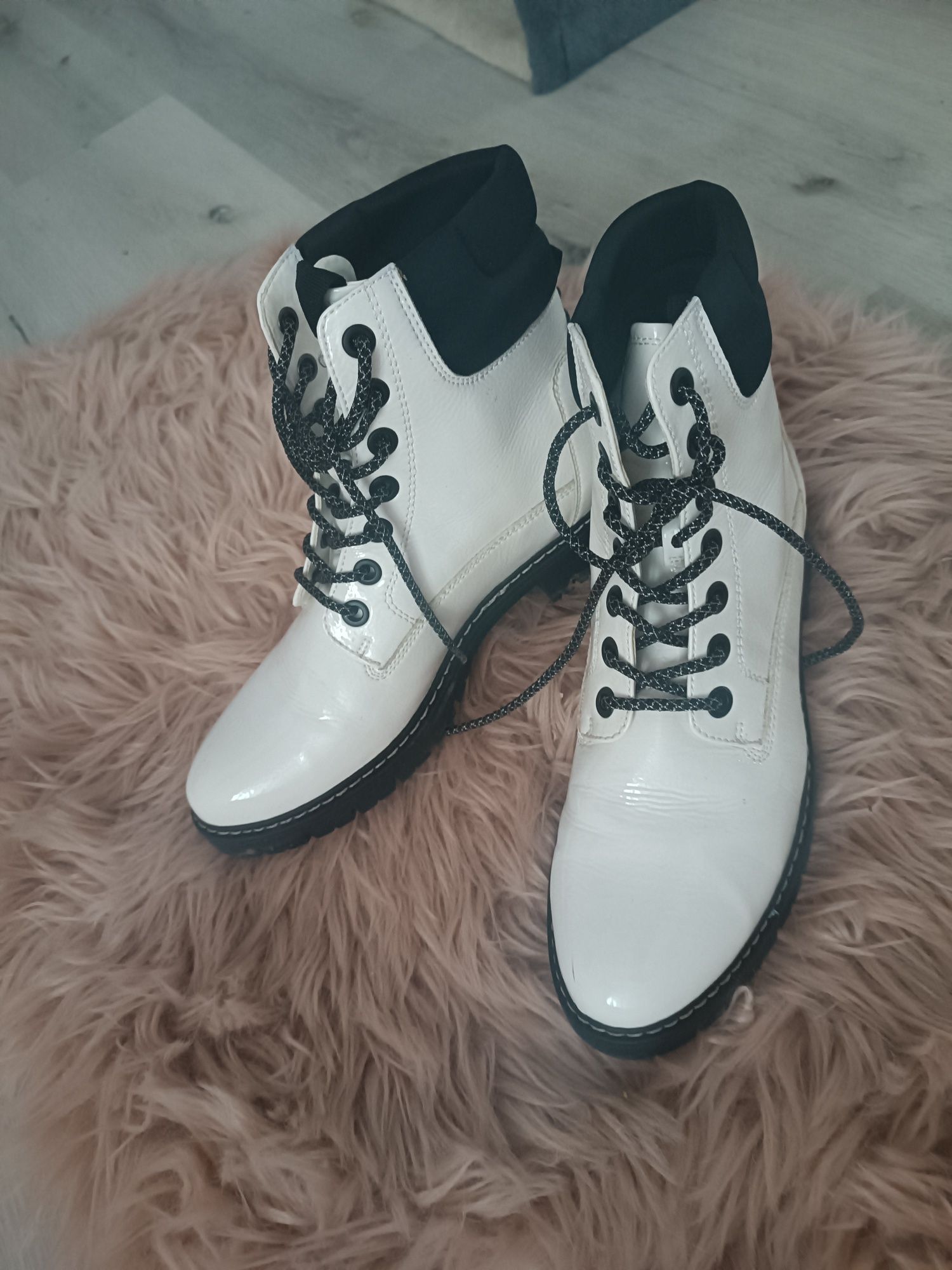 Botki białe ,workery Deichmann lakier 41 rozmiar