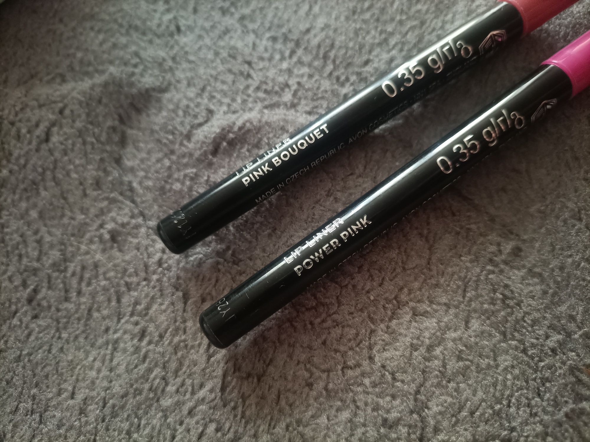 Oddam za grosze zestaw do ust pomadka Maybelline oraz dwie konturówki