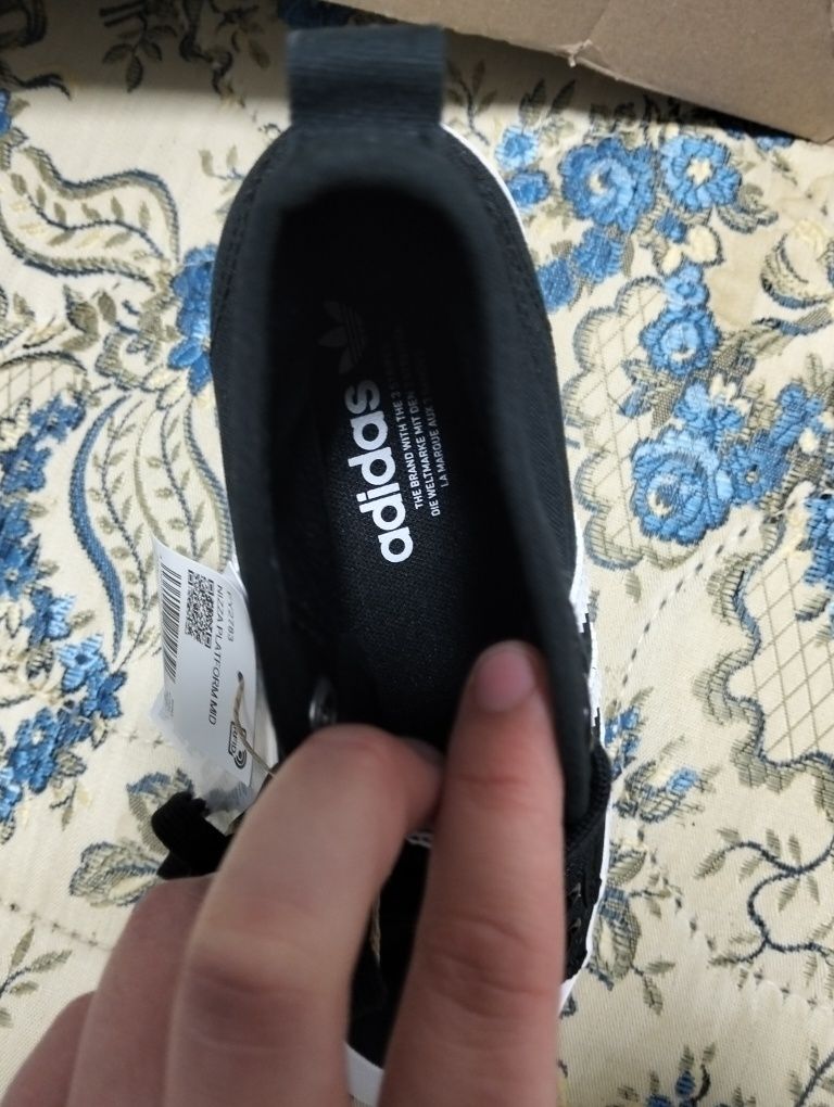 Vendo tênis das adidas novos