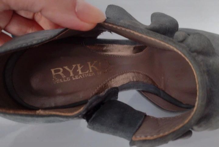Używane szare zamszowe buty Ryłko z falbankami (skóra) r.36,5