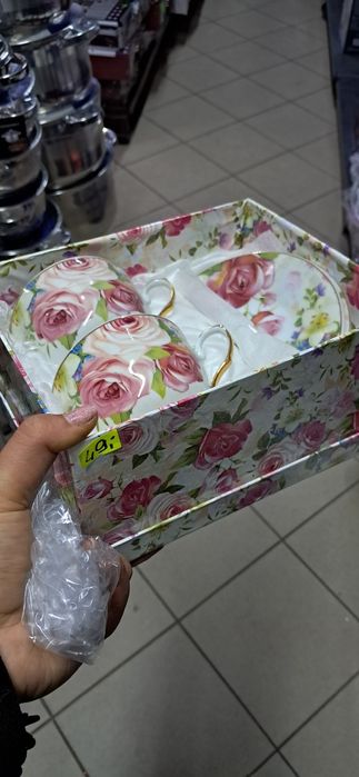 FILIŻANKI PORCELANOWE 2 sztuki spodki łyżeczki wzór kwiatowy na prezen