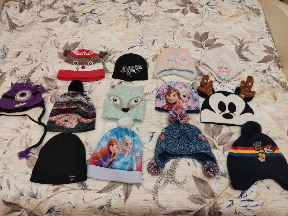 Шапки дитячі одним лотом