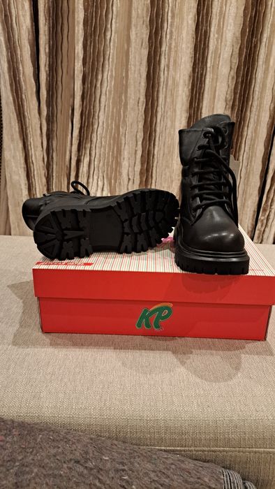 Женские зимние ботинки