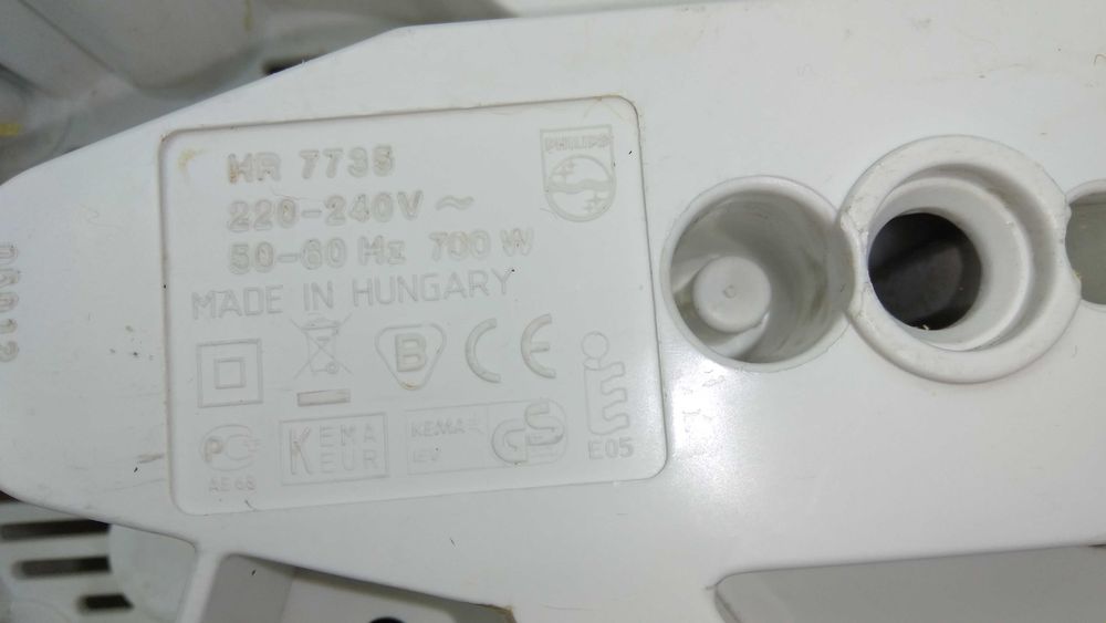 Насадки та інше два кухонні комбайни Philips HR7758 та HR7735