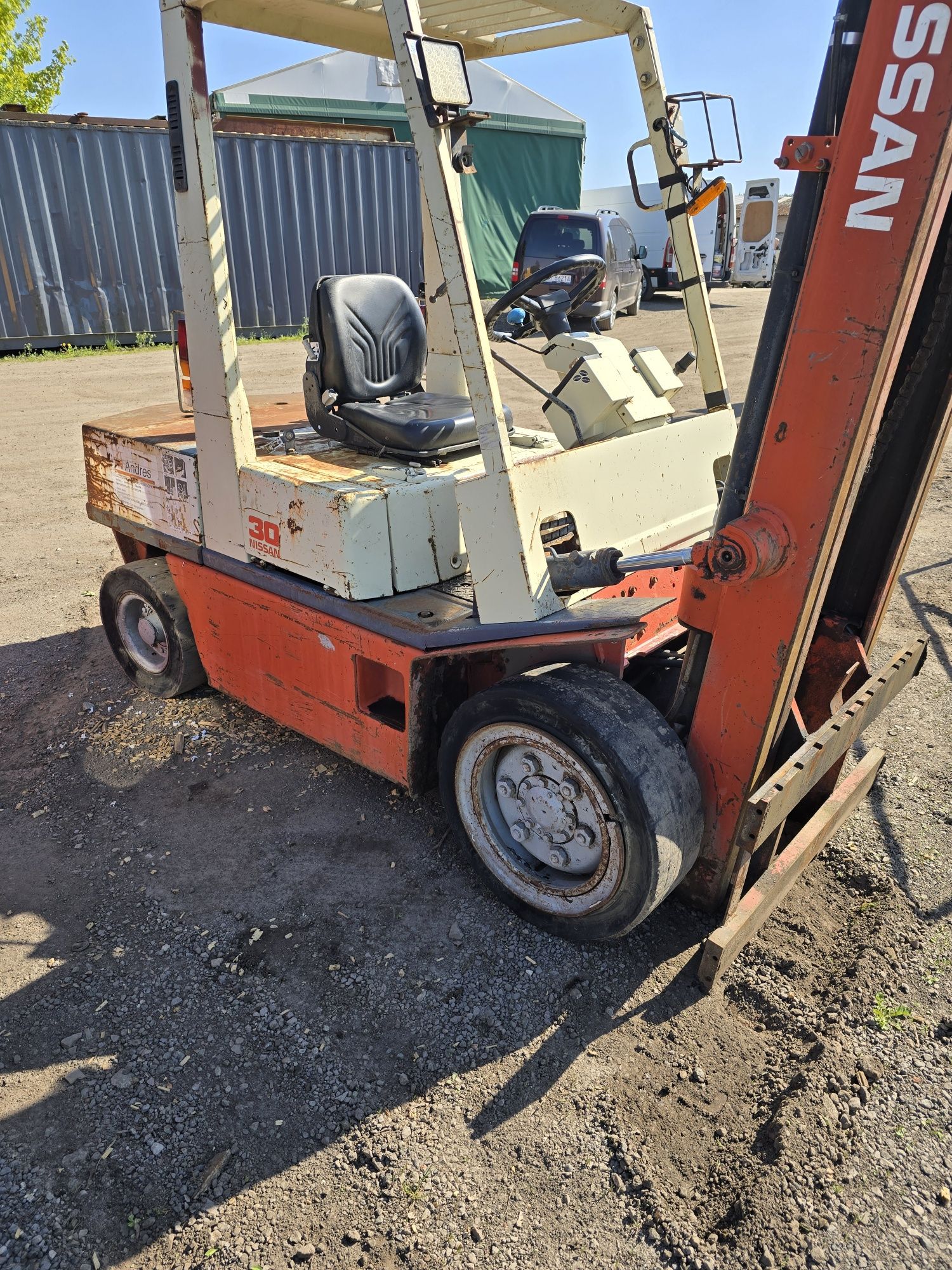 Wózek widłowy Nissan A30 3000kg diesel widlak