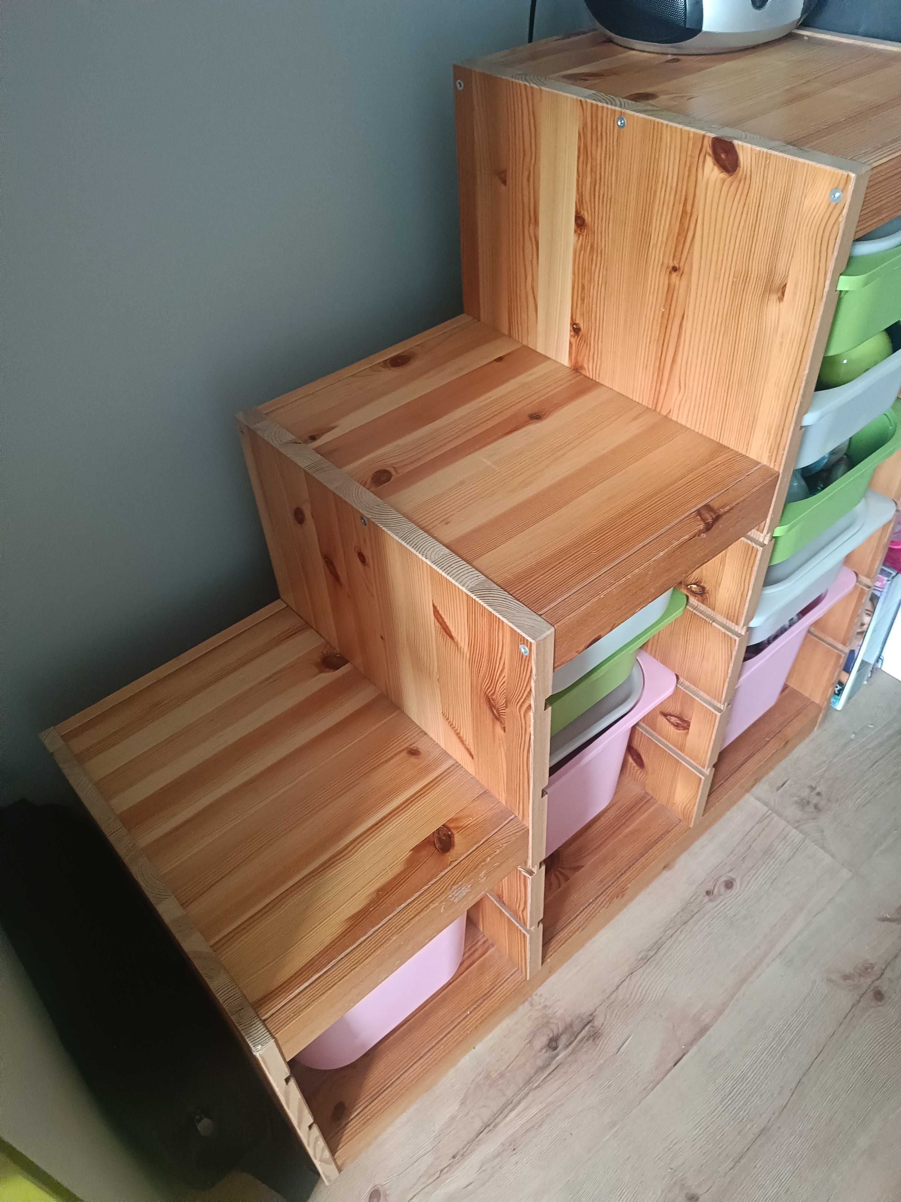Drewniana komoda z pudłami Ikea