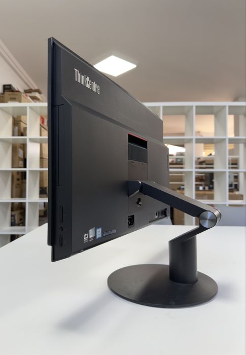 All-In-One Lenovo M810z | i5-6400 | 8GB | 256GB SSD | 1 ANO GARANTIA