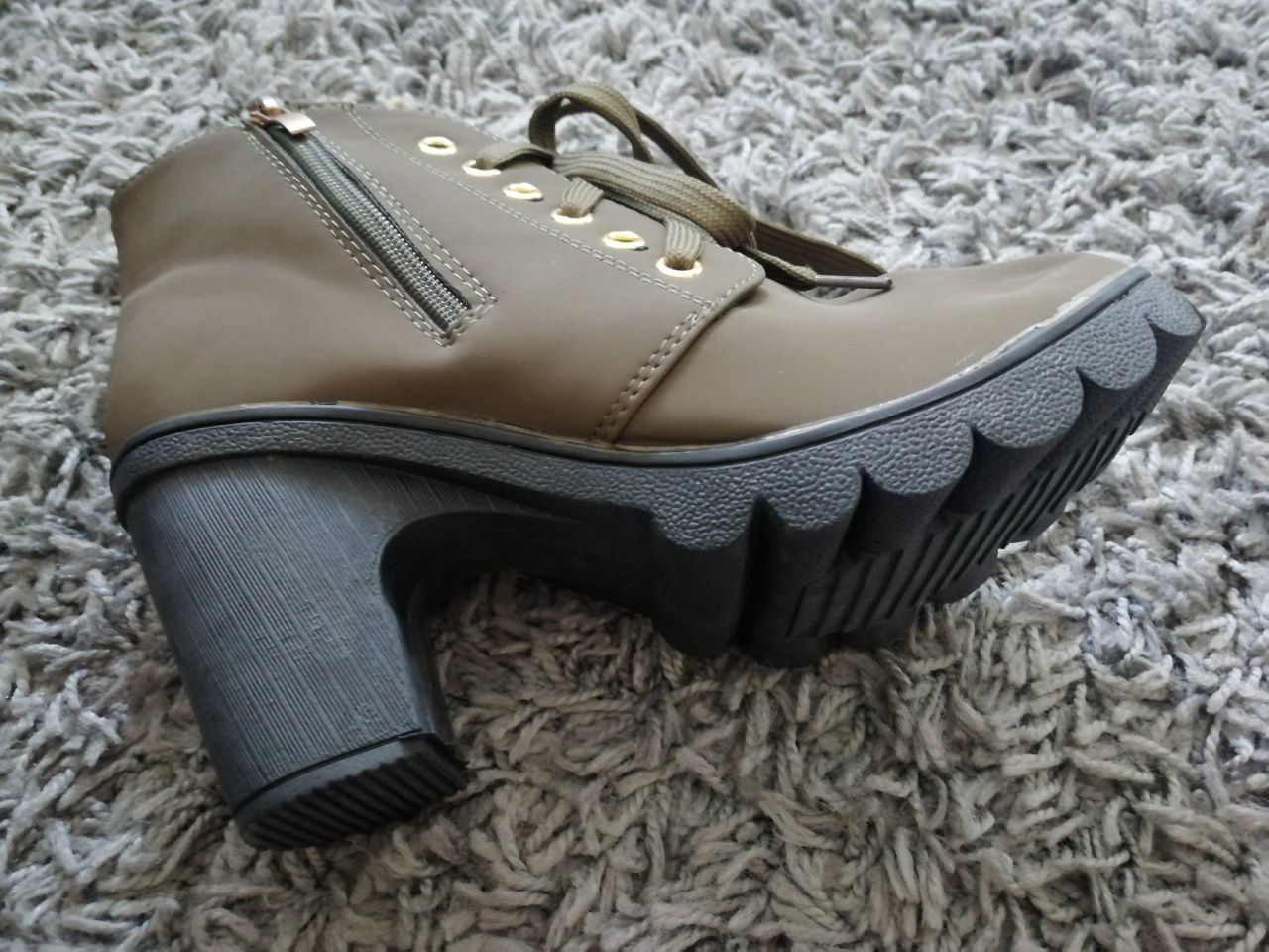 Botas com atacadores