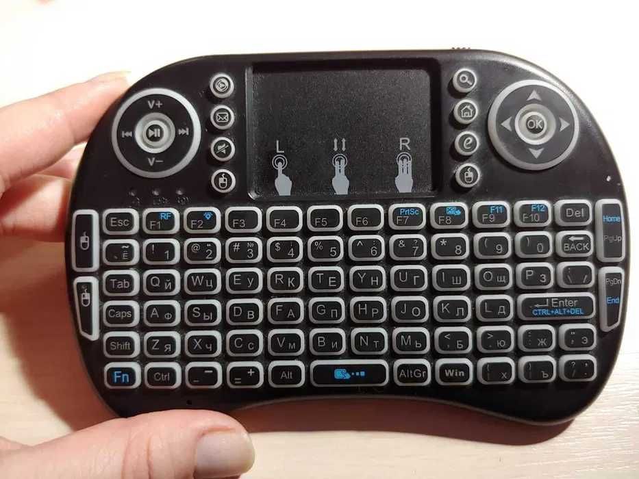 Продам мини клавиатуру беспроводную для Smart TV рабочая (есть нюанс)