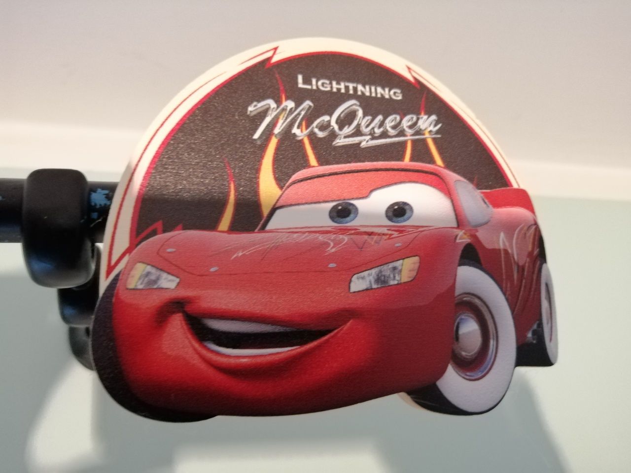 Karnisz końcówka McQueen