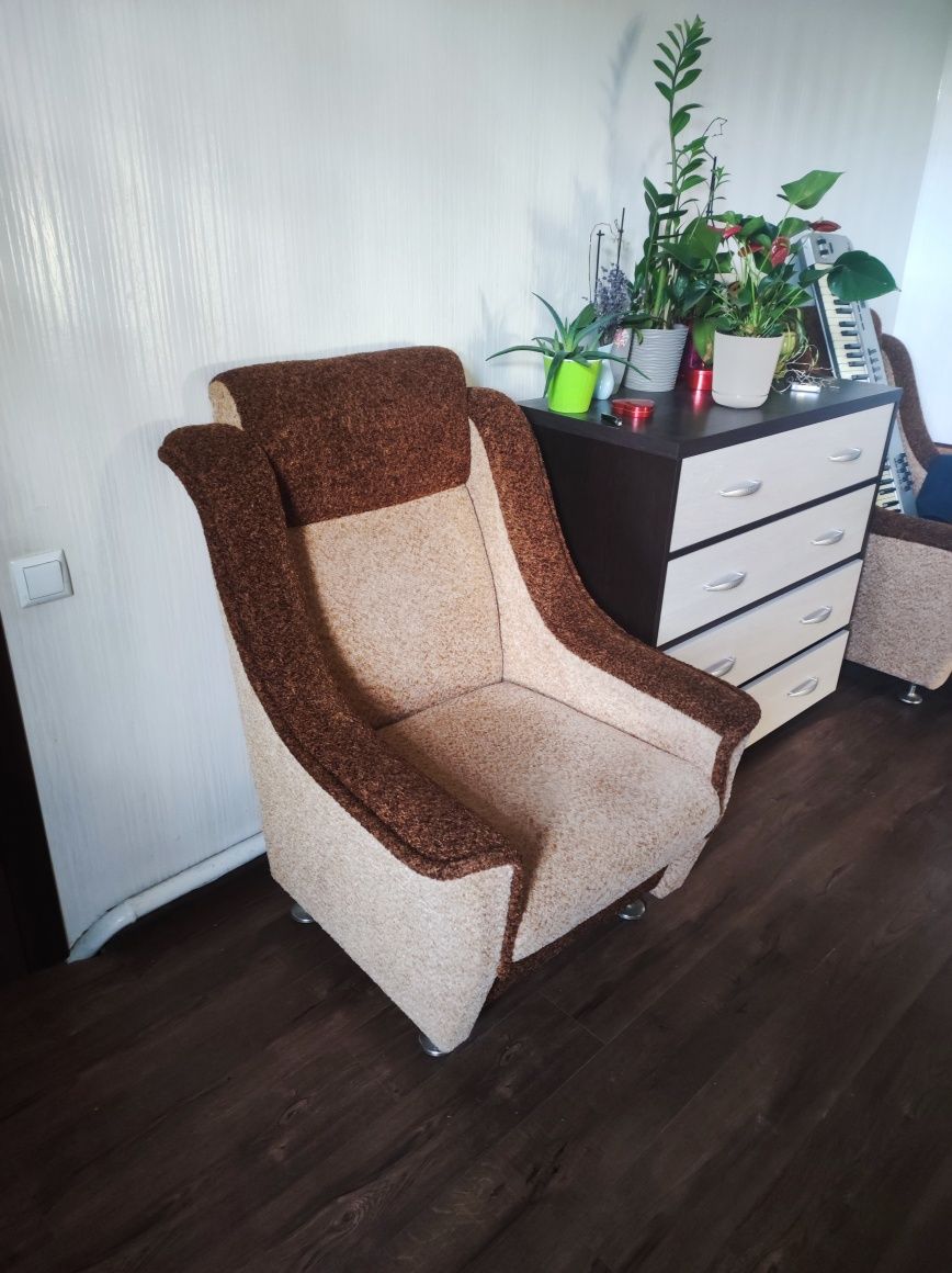 Два крісла крісло диван тахта ліжко