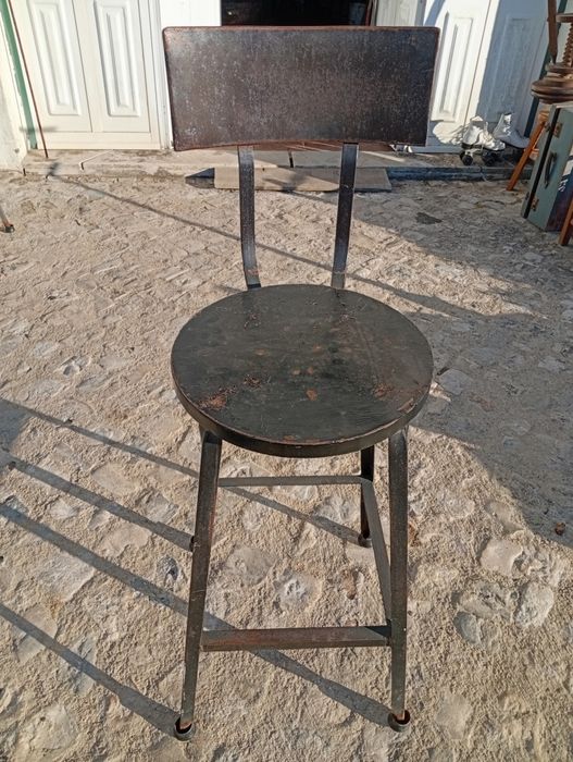 Cadeiras altas em ferro