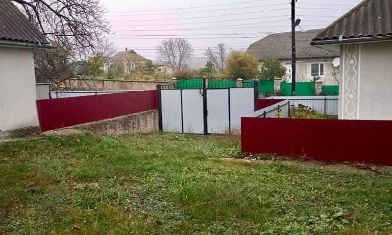 Продам будинок неподалік міста