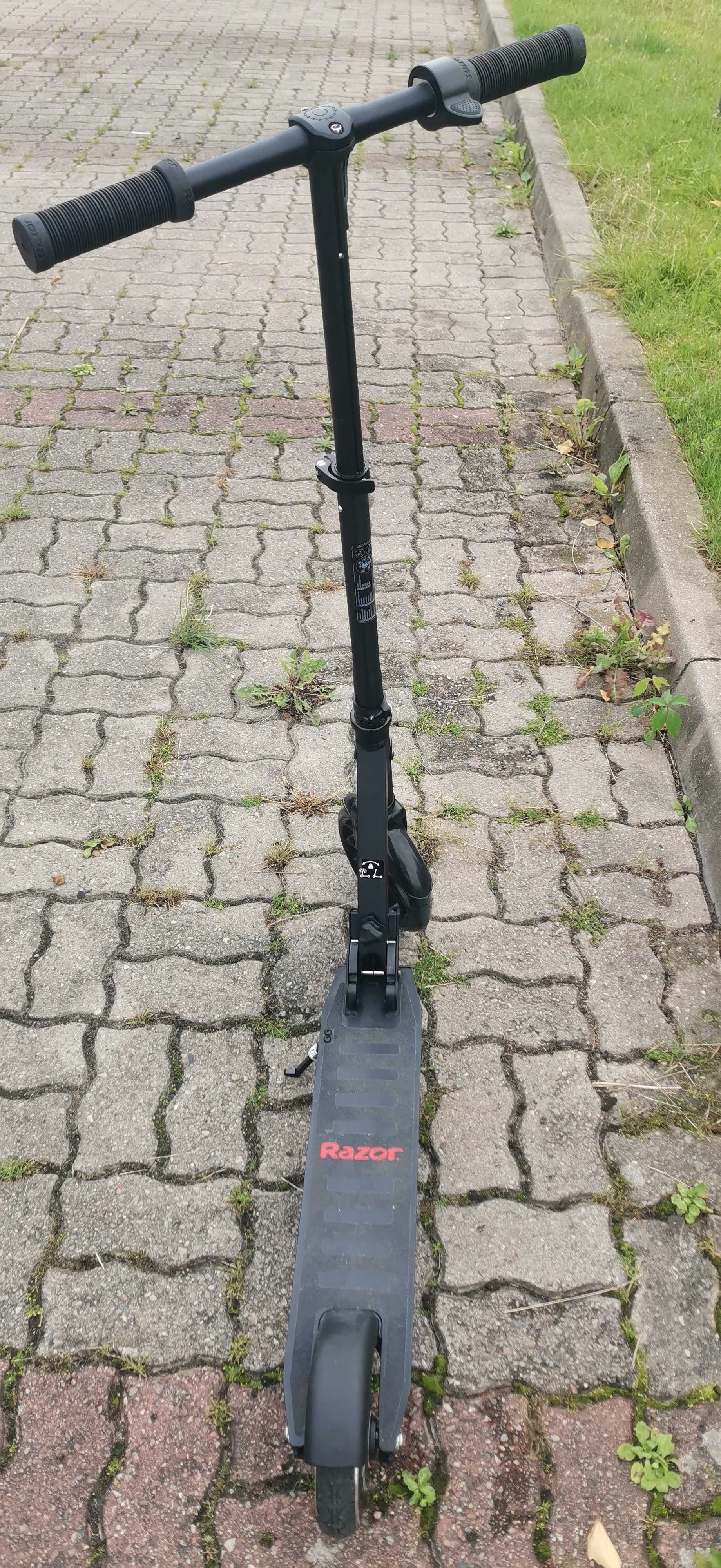 Hulajnoga elektryczna Razor 150W Power A5