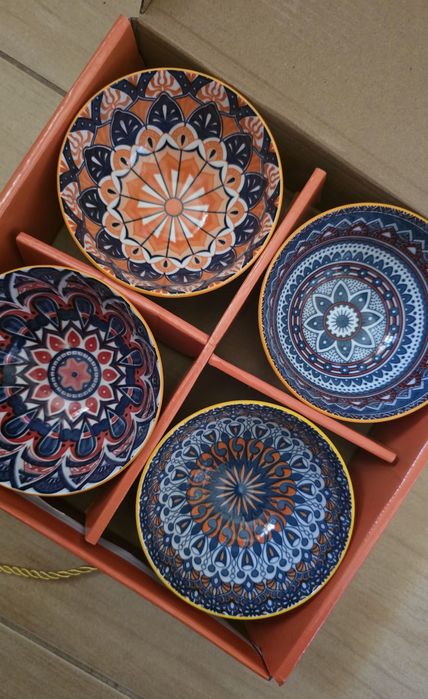Komplet ceramicznych miseczek w opakowaniu
