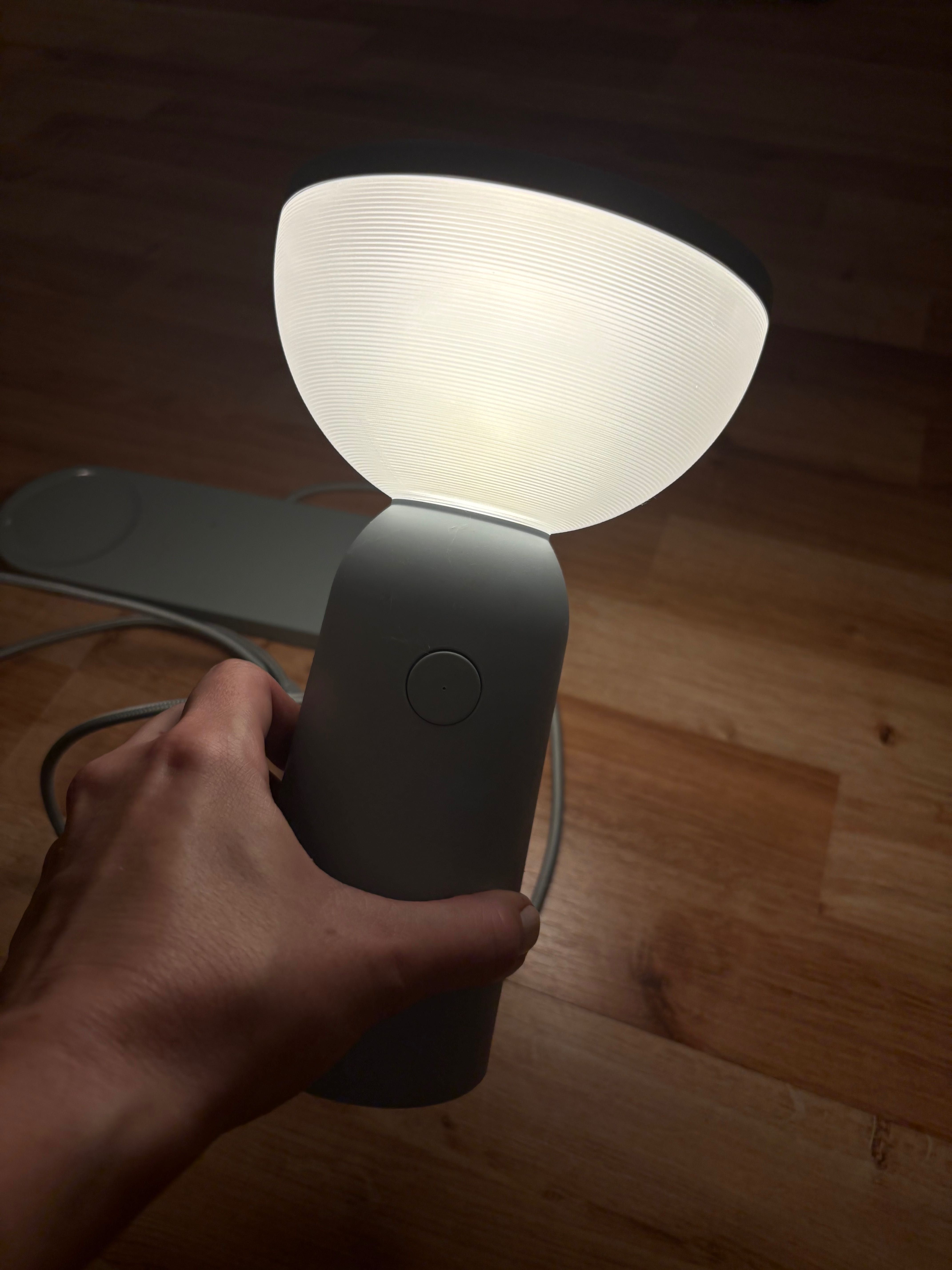 Ikea Bettorp Lampka stołowa / nocna z ładowarką indukcyjną Qi