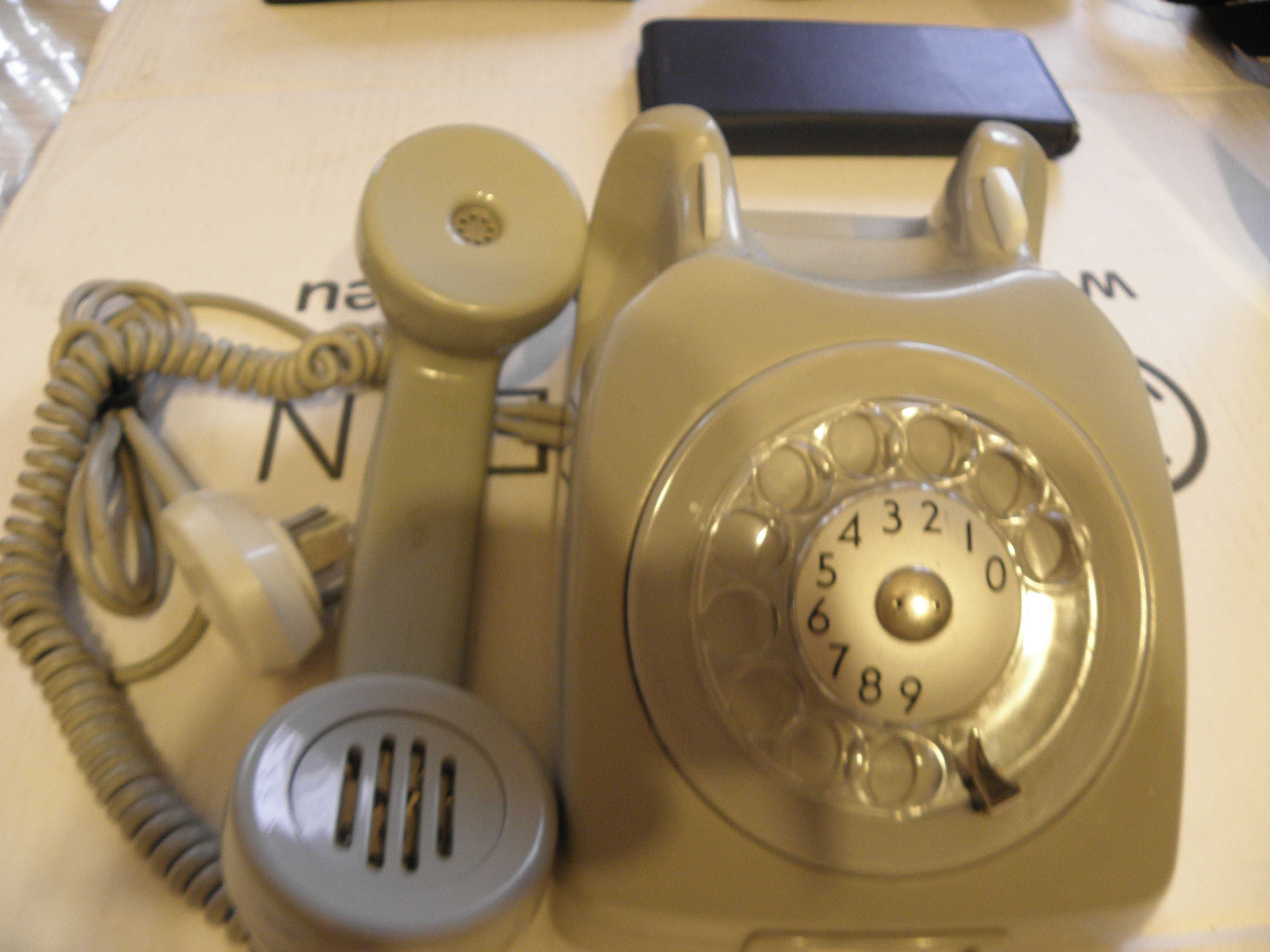 Stary stacjonarny telefon   szwedkiej  firmy Erikson  lata70 - 80-te