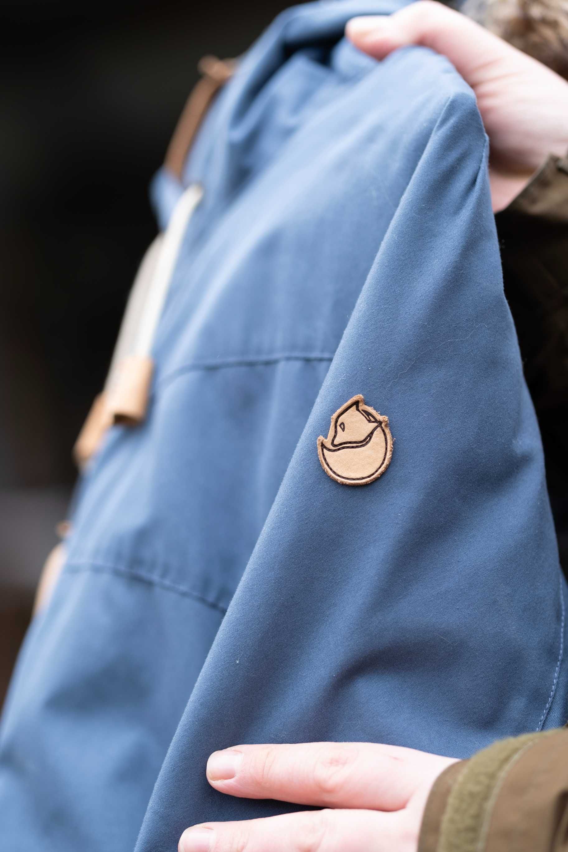 Piękne puchowe poncho skandynawskiej marki Fjallraven - Luhkka Down