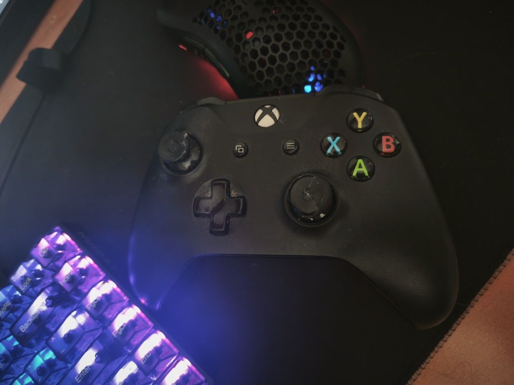 Xbox One X c/ comando