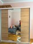 Szafa przesuwna 180 cm z lustrem – stan dobry, drobny ubytek