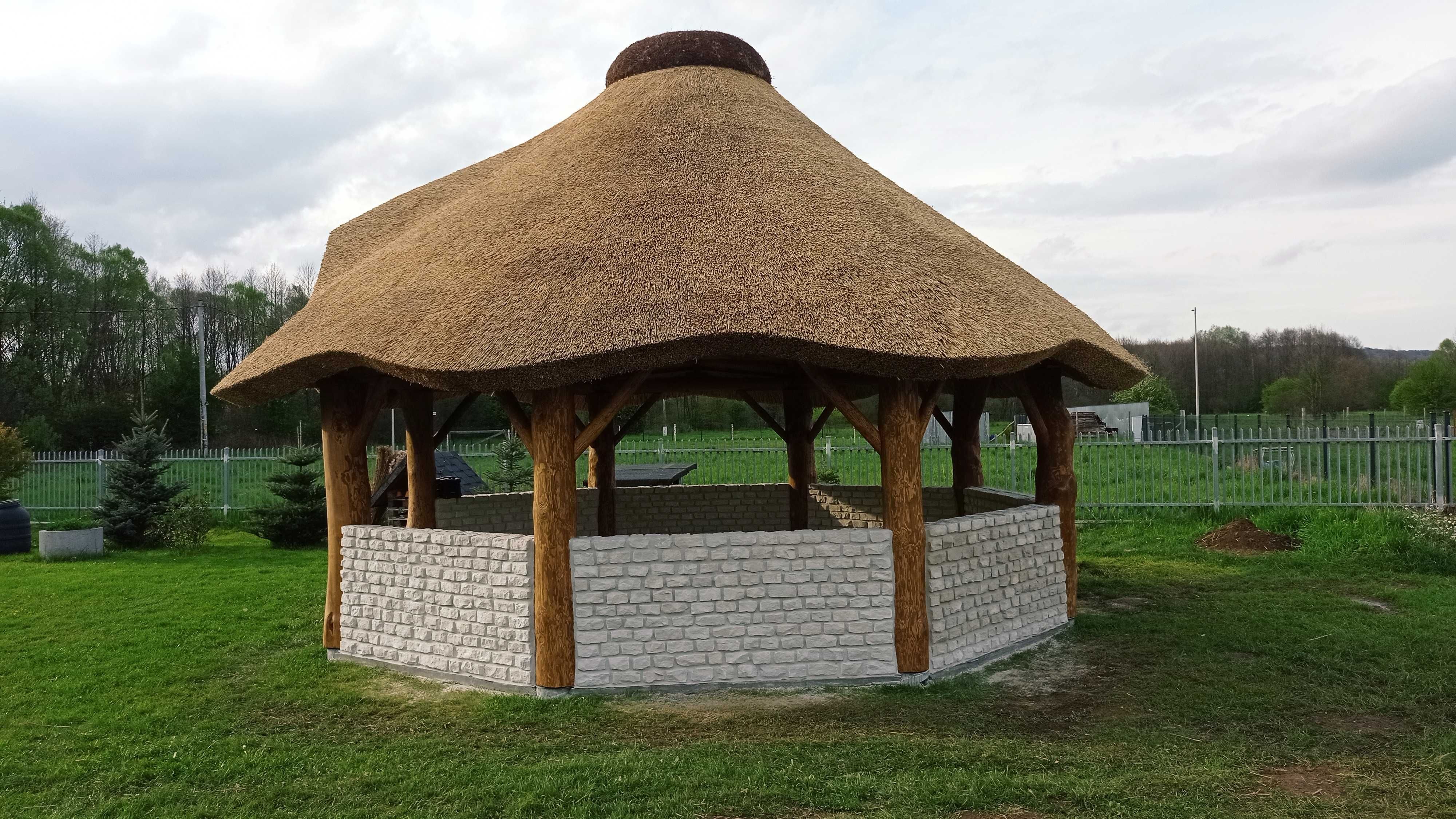 #altana #ogród #meble #trzcina #dach #relaks #grill #huśtawka #bal