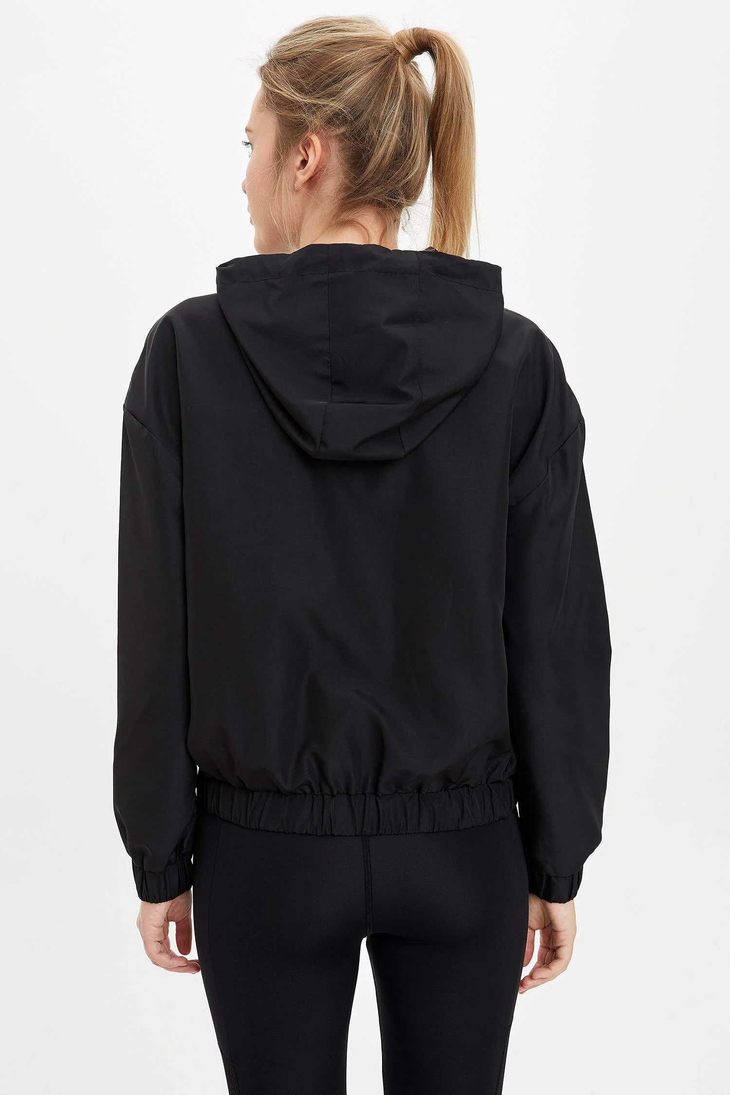 Анорак (куртка, вітровка) спорт чорний DeFacto woman M