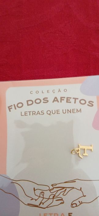 Letra F, da coleção Fio dos Afetos, nova