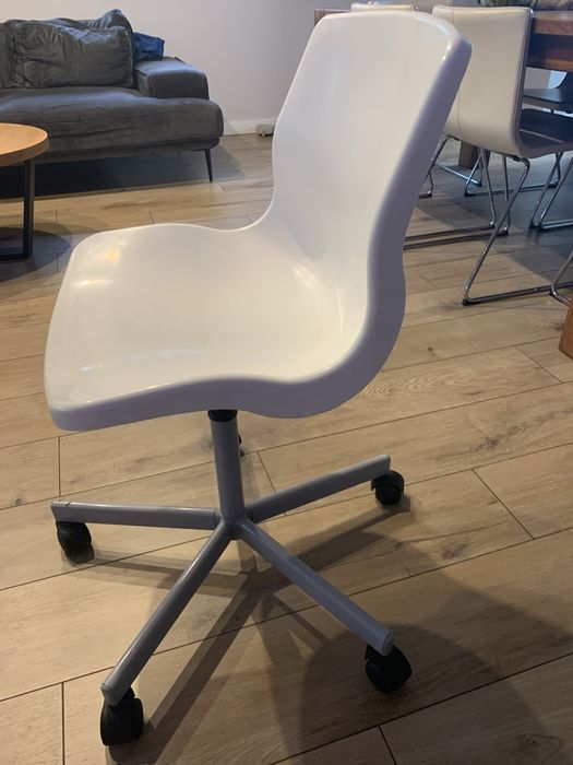 Krzesło biurkowe Ikea plastikowe