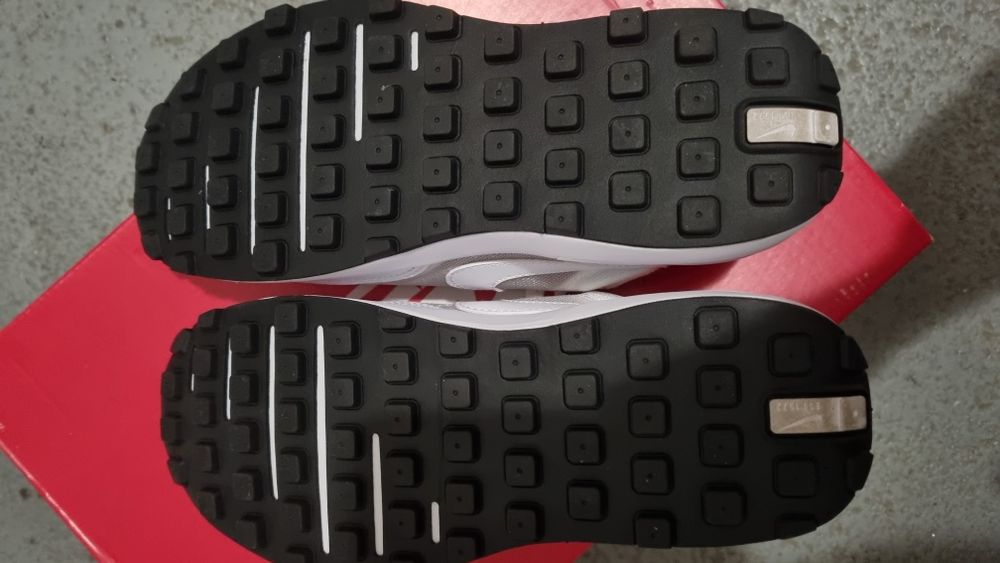 VENDO Sapatilhas Nike Waffle One NOVAS