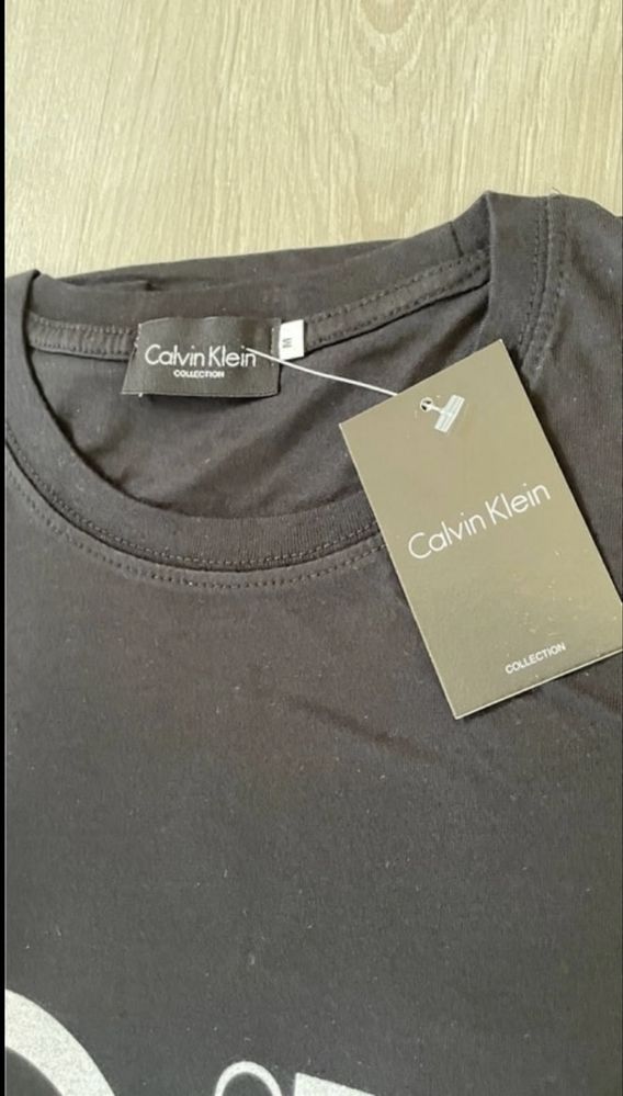T-Shirt Calvin Klein Tamanho M