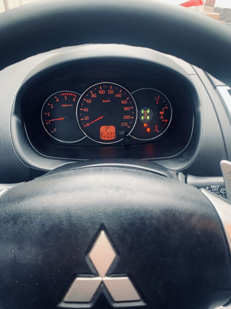 Mitsubishi Pajero Sport 2