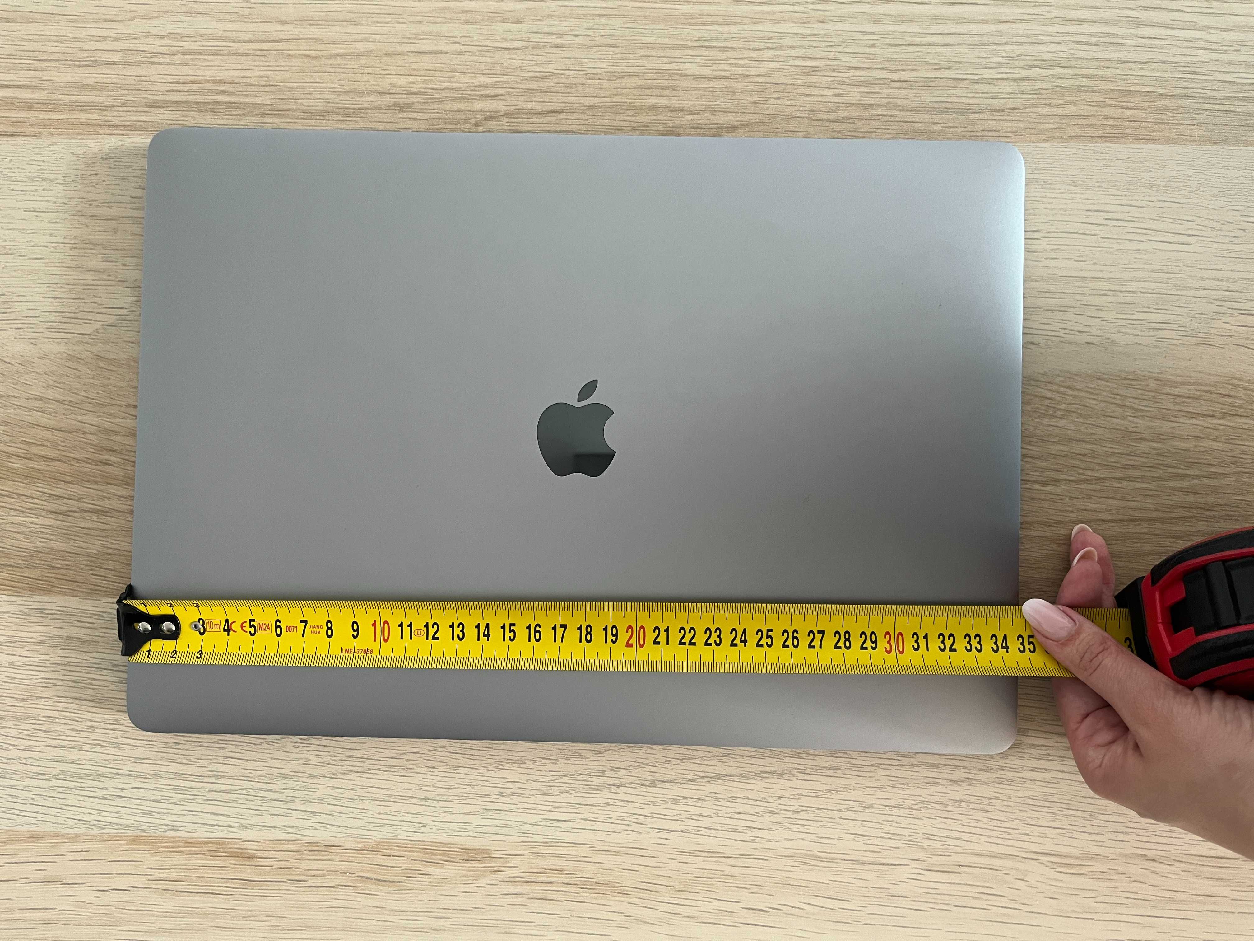 MacBook Pro 15" grudzień 2019 2,6 GHz 6-Core Intel Core i7 16 GB