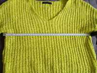 Sweterek w modnym kolorze