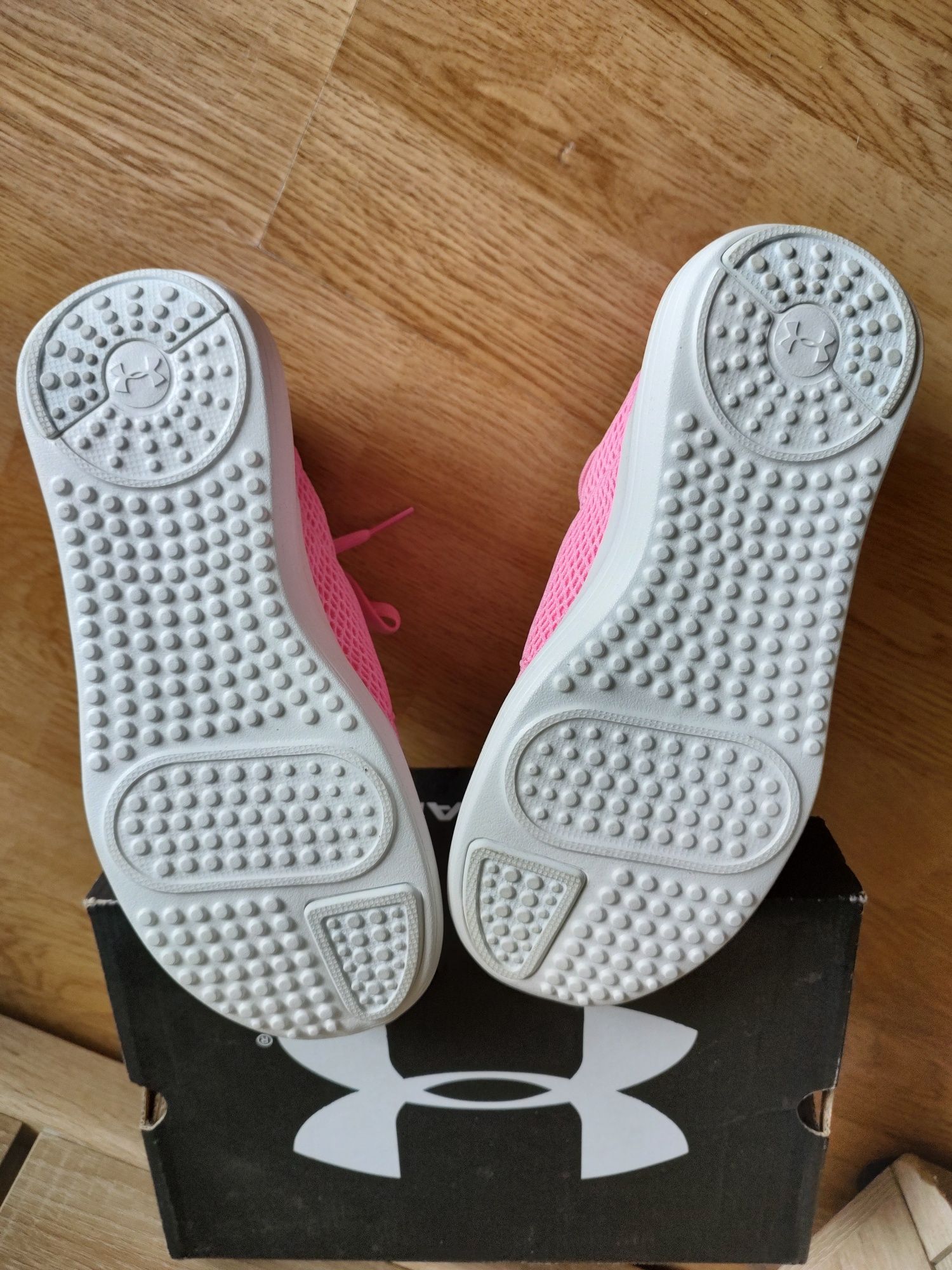 Buty sportowe damskie firmy Under Armour model GS Ripple 2.0 NM