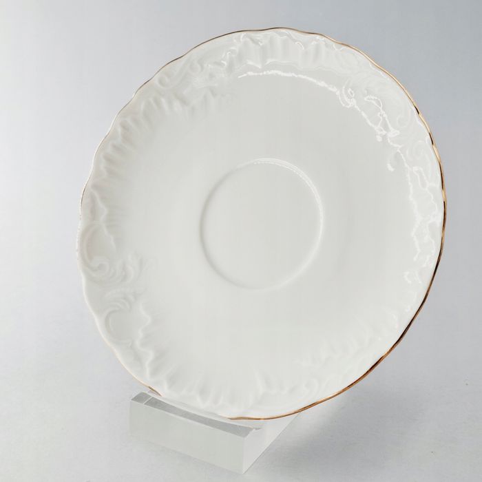 piękna biały spodek porcelanowy ćmielów rococo