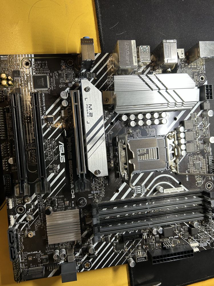 Материнська плата asus prime b660 ad4