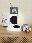 Продам приставку Xbox series s 512gb состояние новой
