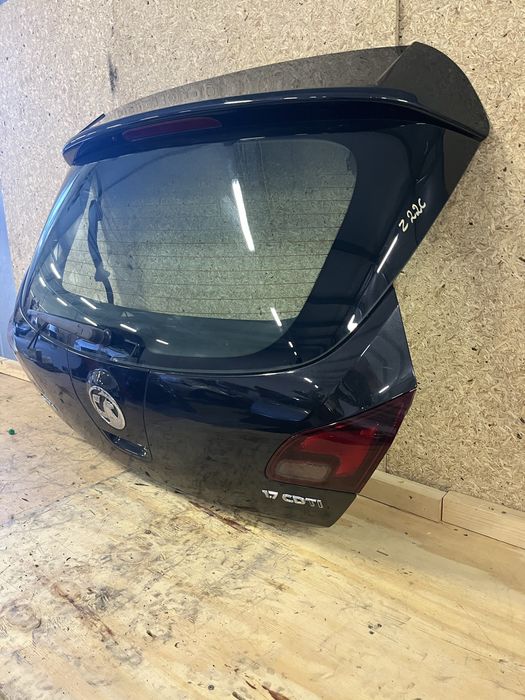 Opel astra j tylna klapa