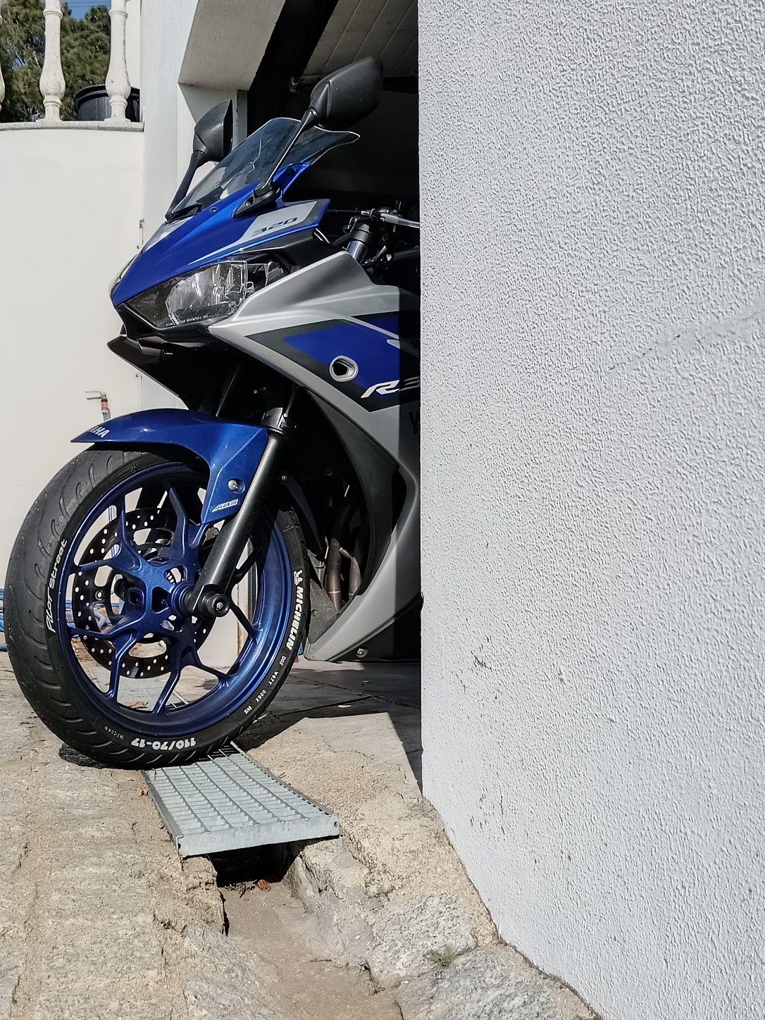 Yamaha R3 Race Blue