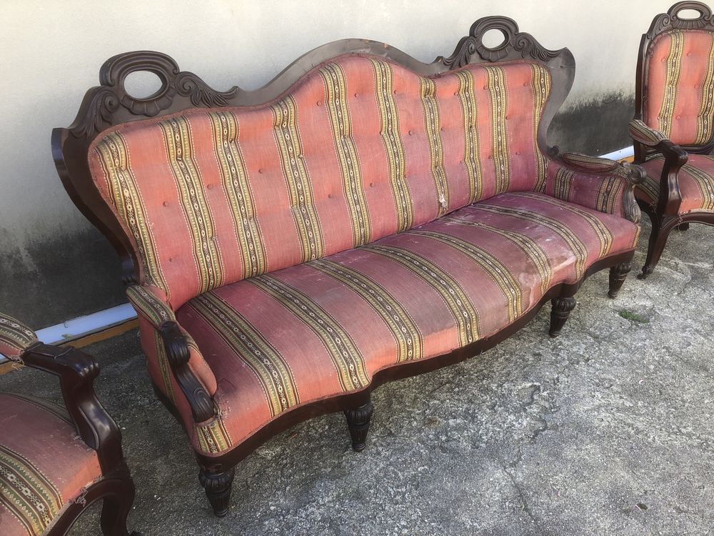 Imponente terno de canapé e 2 poltronas , sec XIX em vinhático