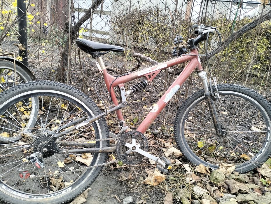 Продам велосипед потрібен ремонт.