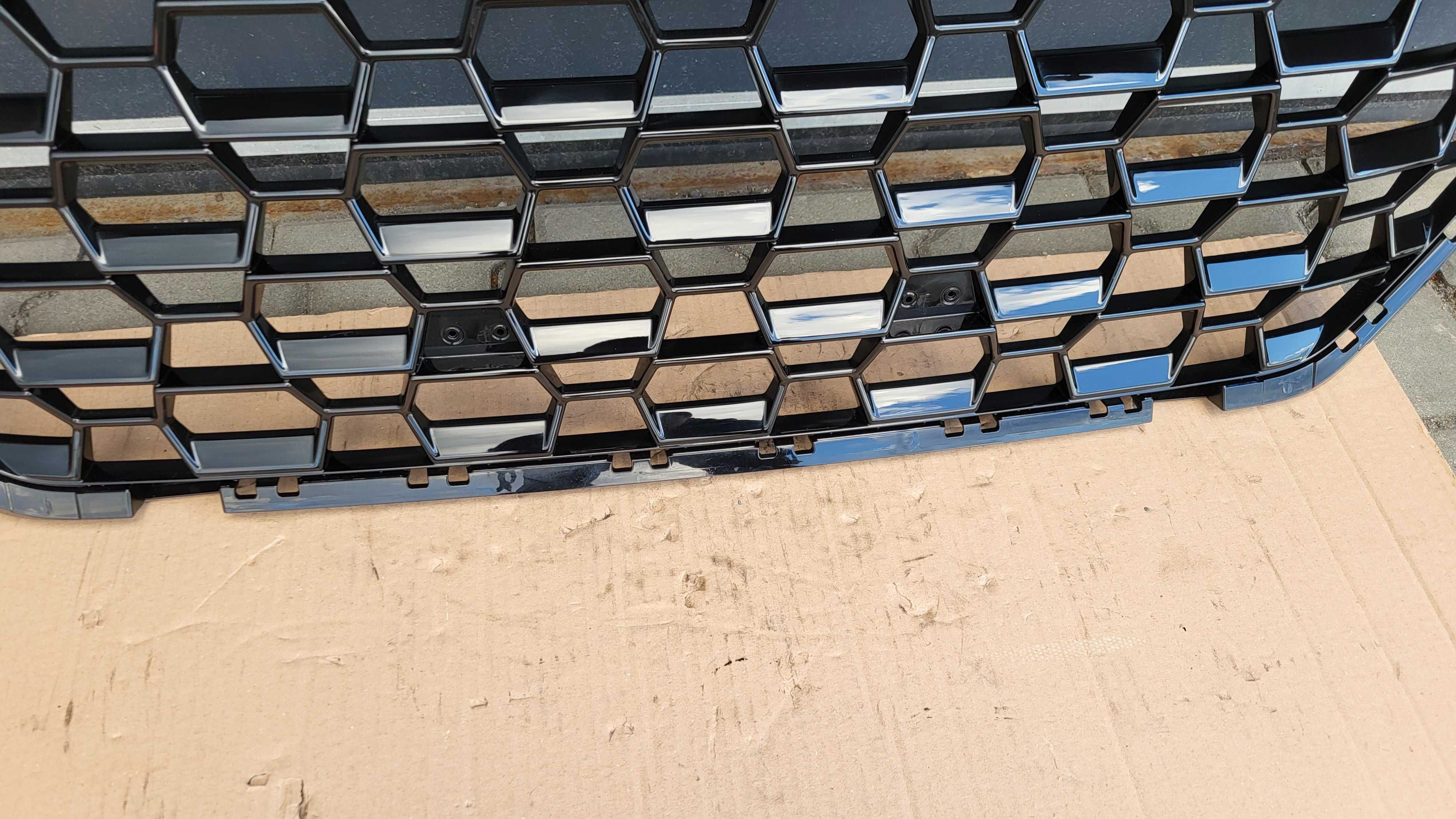 Atrapa chłodnicy GRILL Przód Audi RSQ3 83A 19- Q3 RS ORYGINAŁ NOWY !!!