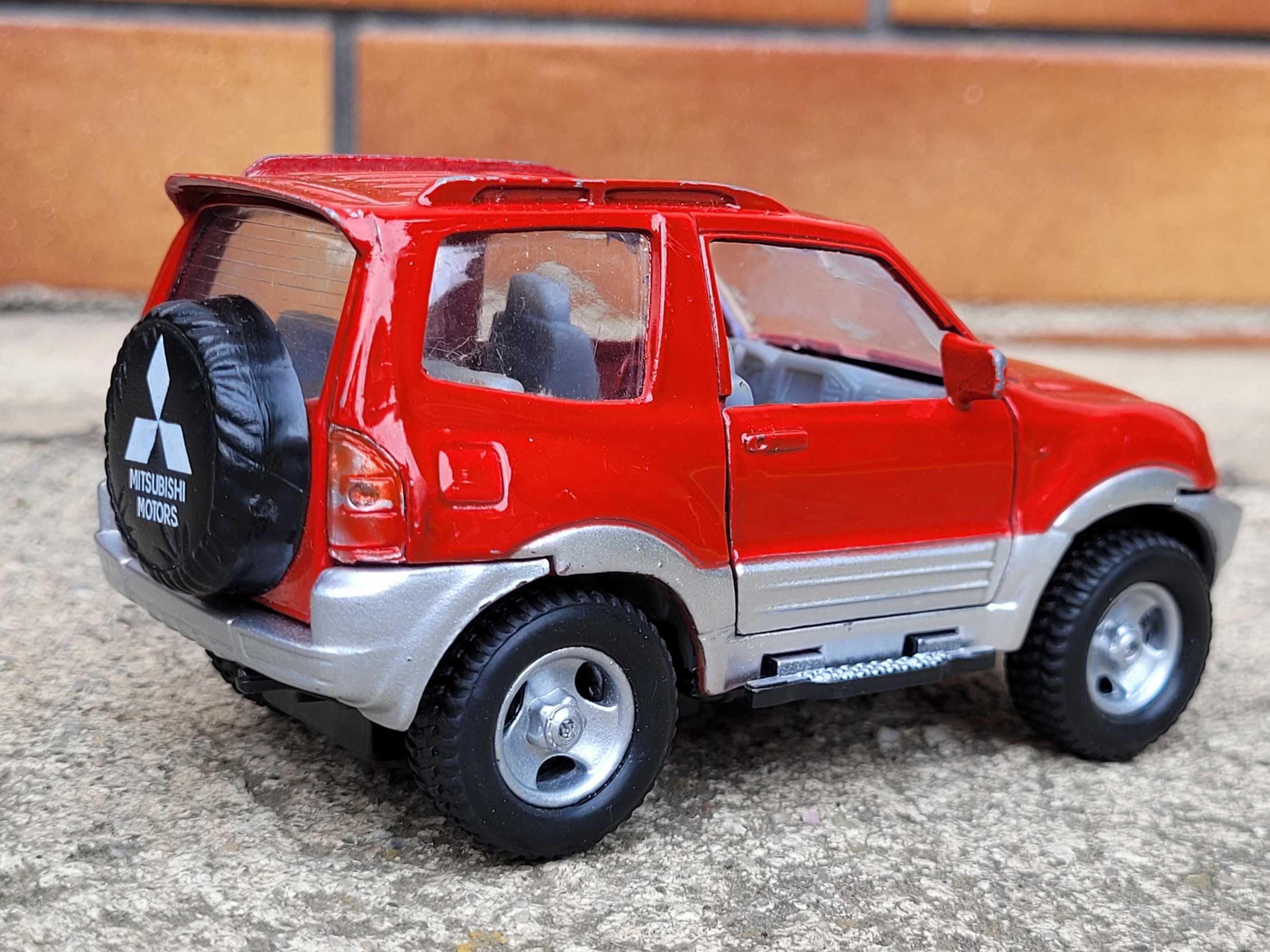 Mitsubishi Pajero Unikat Kolekcja modeli 1:34