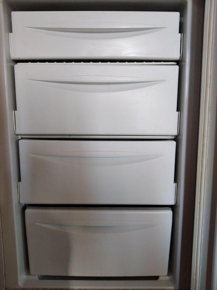 Морозильна Камера Indesit 100.001,найкраща модель,гарний стан,дешево !