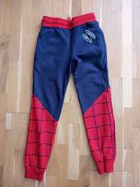 Spodnie chłopięce dresowe 134 Spiderman
