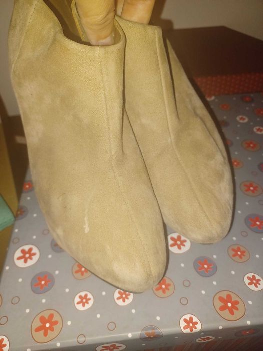 Botins camurça beje compensados da Zara