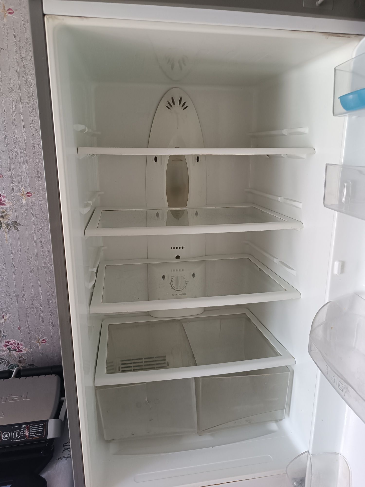 Холодильник LG  робочий