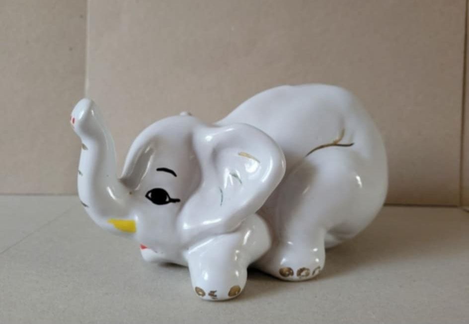Biały kolekcjonerski ceramiczny słoń,  skarbonka