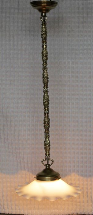Przedwojenny lampion, zwis, mały żyrandol na tzw. łuskach.