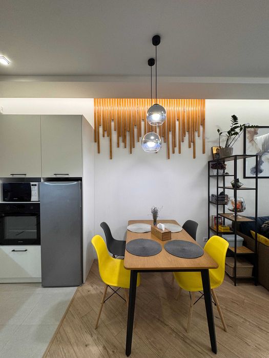 Сучасний котедж з ремонтом у районі Щасливого!